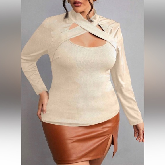 Plus-size khaki cutout front top - Picture 2 of 16